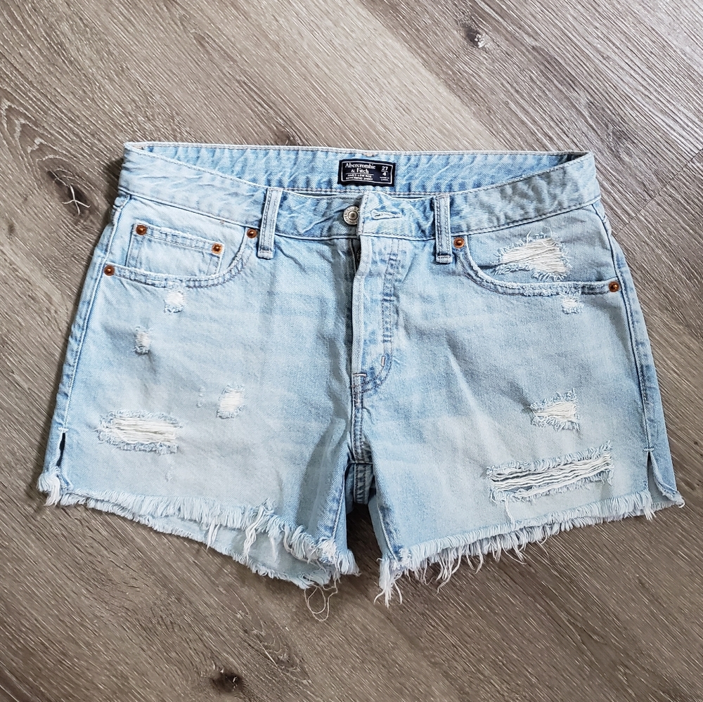 Abercrombie & Fitch boyfriend shorts